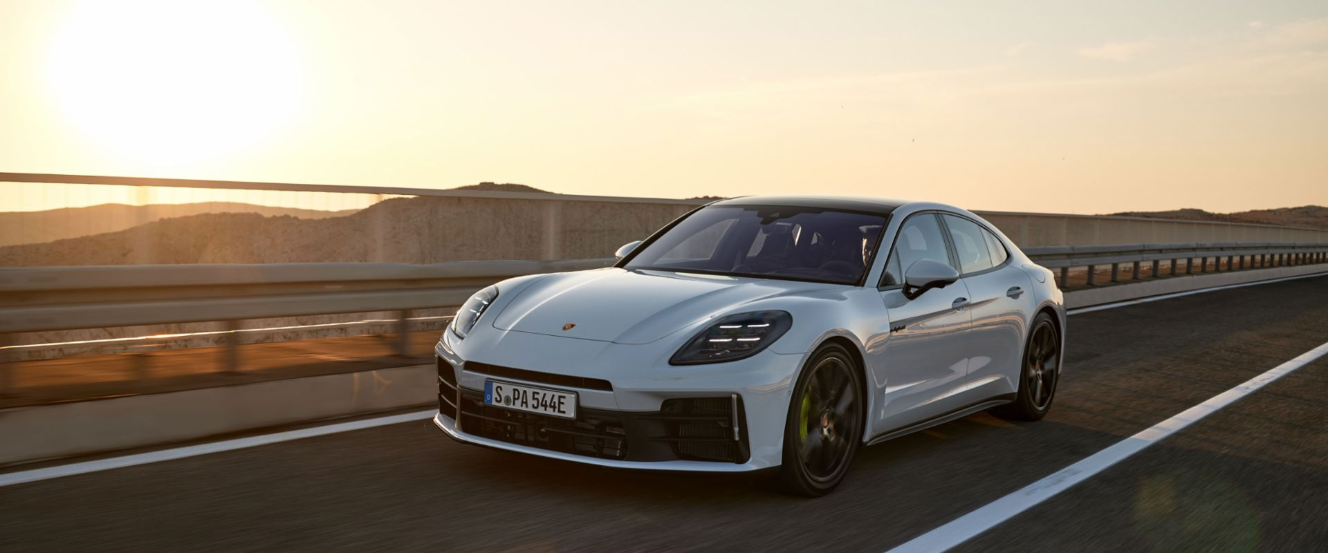 Porsche-Panamera-E-Hybrid.jpg