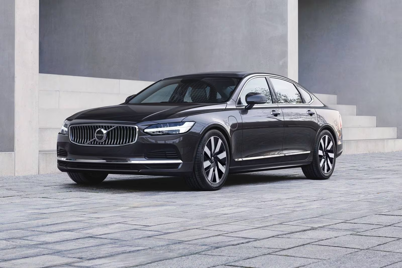 Volvo-S90-Recharge-Plug-in-Hybrid.jpg